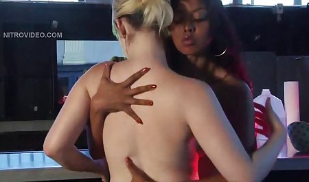 Nenek mengajarkan anak muda untuk bercinta dan masukan kontol di bajingan sex indo hd